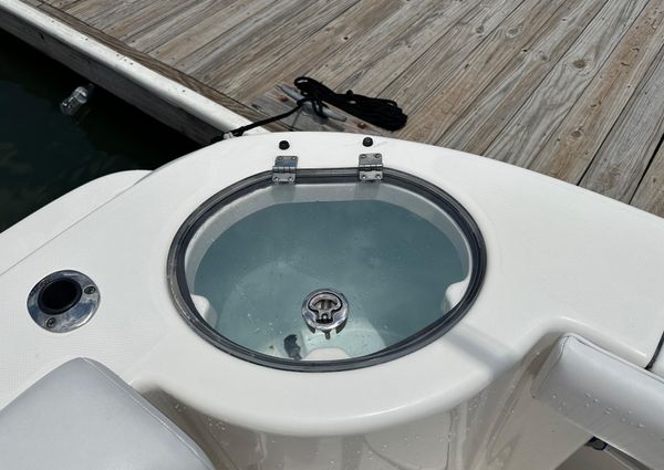 Robalo R300-CENTER-CONSOLE image