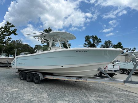 Robalo R300-CENTER-CONSOLE image