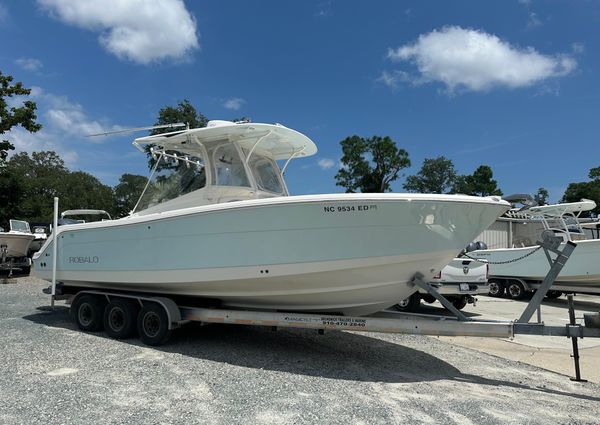 Robalo R300-CENTER-CONSOLE image