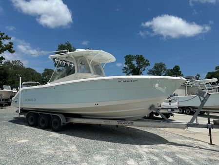 Robalo R300-CENTER-CONSOLE image