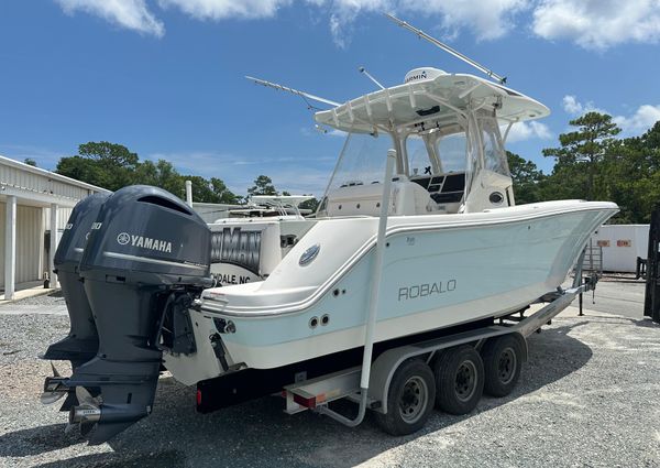 Robalo R300-CENTER-CONSOLE image