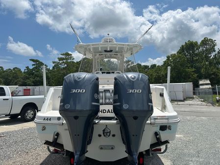 Robalo R300-CENTER-CONSOLE image