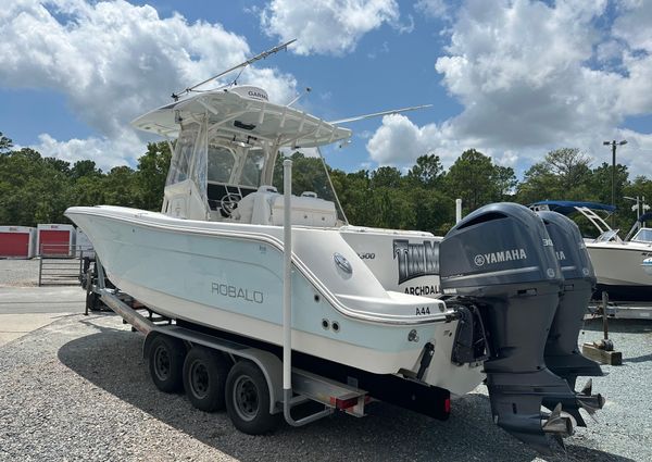 Robalo R300-CENTER-CONSOLE image