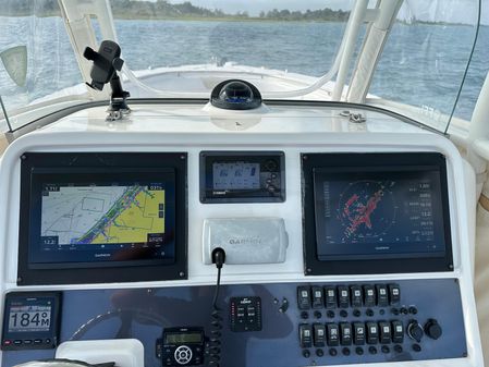 Robalo R300-CENTER-CONSOLE image