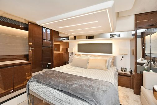 Prestige 590 flybridge image