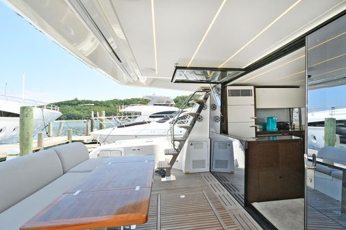 Prestige 590 flybridge image