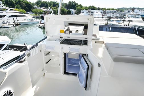 Prestige 590 flybridge image
