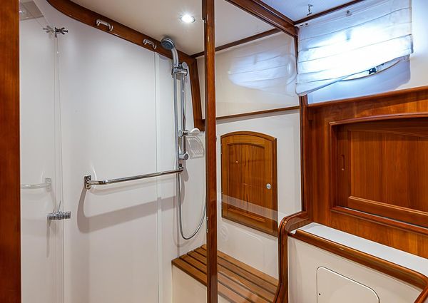 Hinckley Talaria 48 Flybridge image