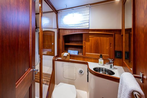 Hinckley Talaria 48 Flybridge image