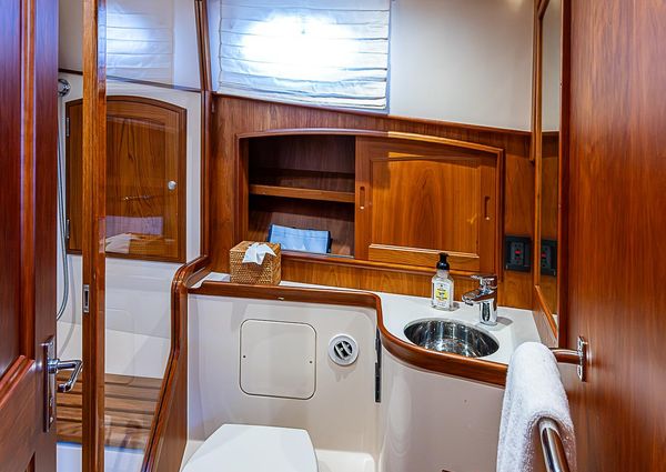 Hinckley Talaria 48 Flybridge image