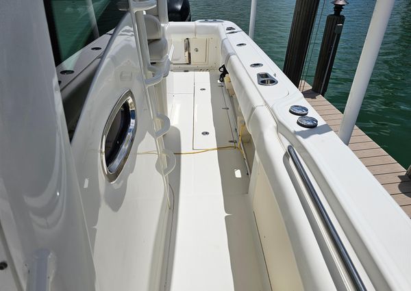 Boston-whaler 320-OUTRAGE image