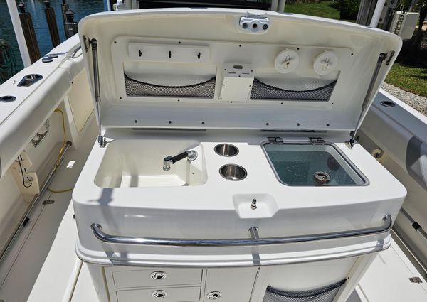 Boston-whaler 320-OUTRAGE image