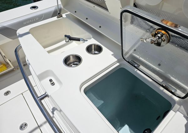 Boston-whaler 320-OUTRAGE image