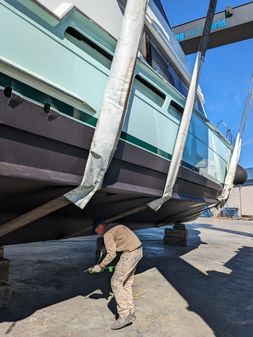 Hatteras 70 Convertible image