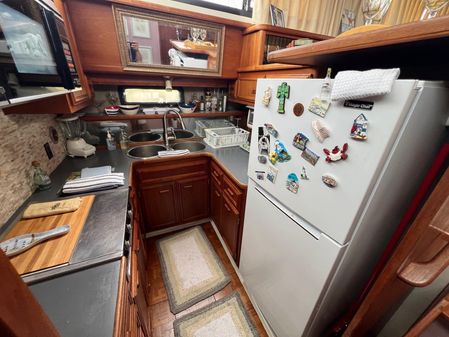 Carver 42 Aft Cabin Motoryacht image