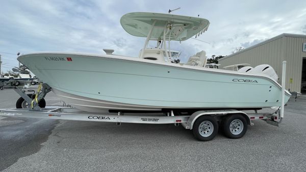 Cobia 261 Center Console 