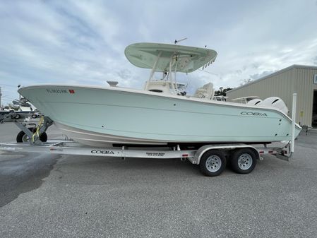 Cobia 261-CENTER-CONSOLE image