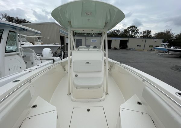 Cobia 261-CENTER-CONSOLE image