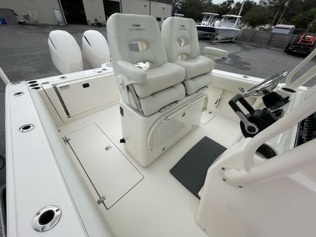 Cobia 261-CENTER-CONSOLE image