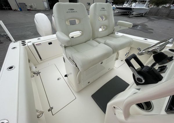 Cobia 261-CENTER-CONSOLE image