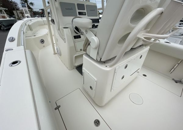 Cobia 261-CENTER-CONSOLE image