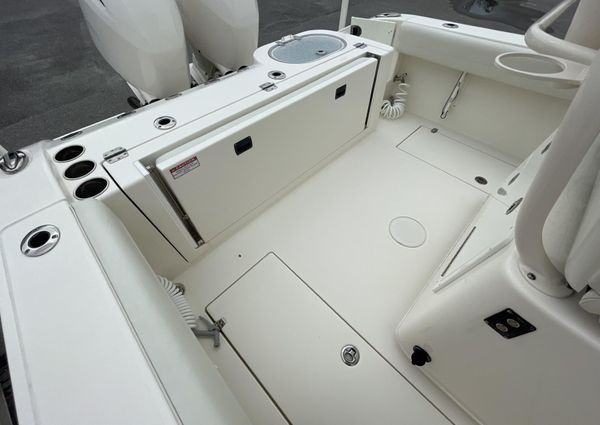 Cobia 261-CENTER-CONSOLE image