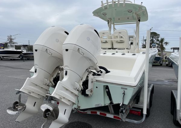 Cobia 261-CENTER-CONSOLE image