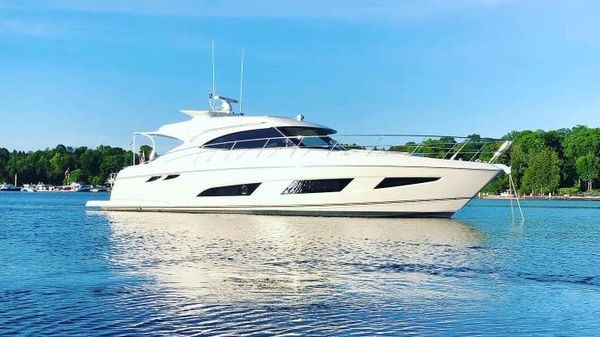 Riviera 4800 Sport Yacht