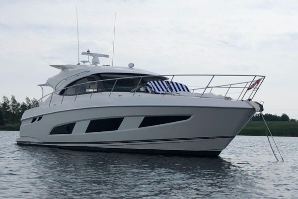 Riviera 4800 Sport Yacht - main image