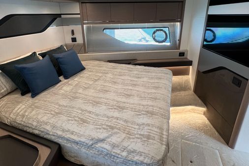 Sunseeker 74 Sport Yacht XPS image