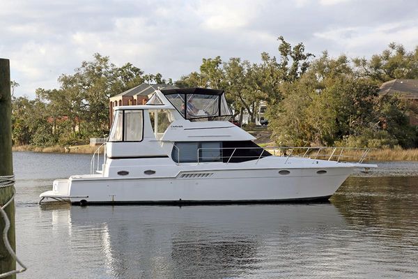 Carver 404 Cockpit Motor Yacht - main image