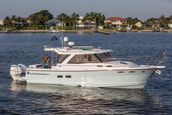 Cutwater 30 Luxury Edition - main image