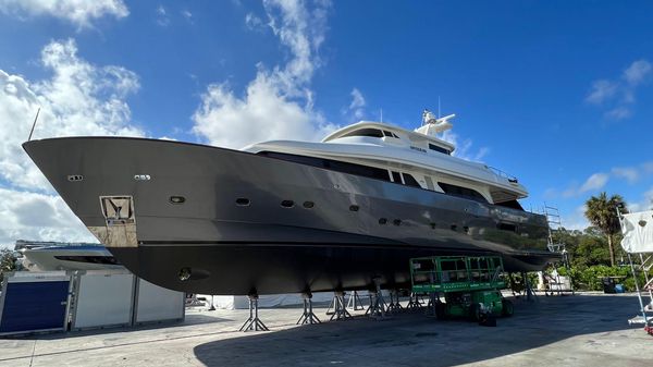 Custom Line Navetta 27 m