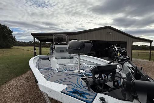 Xpress H22B Bay image