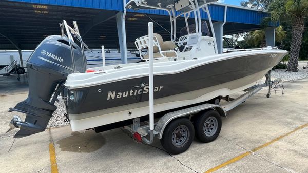 NauticStar 231 Hybrid