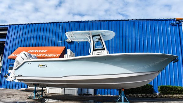 Sea Hunt Gamefish 27 with Coffin Box 