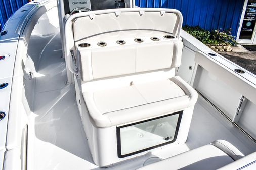 Sea Hunt Gamefish 27 with Coffin Box image