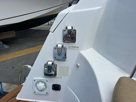 Rinker 310 image