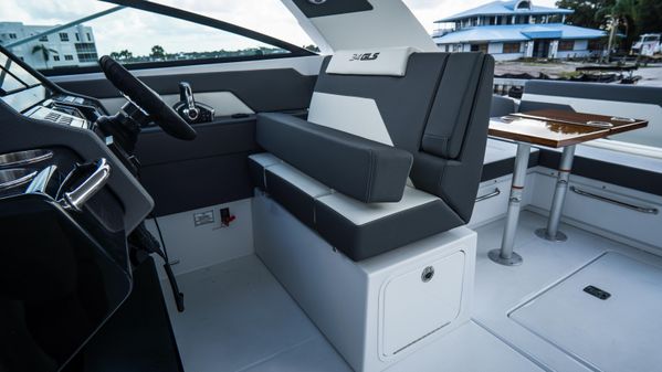 Cruisers-yachts 34-GLS image