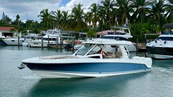 Boston Whaler 350 Realm 