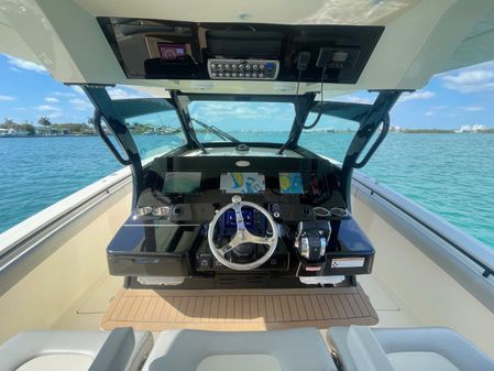 Scout 380 LXF Center Console image