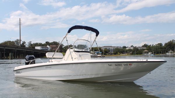 Boston Whaler 230 Dauntless 