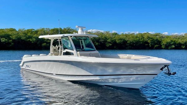Boston Whaler 380 Outrage