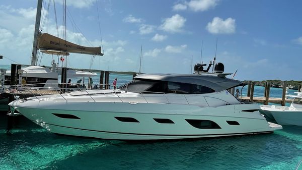 Riviera 6000 Sport Yacht 