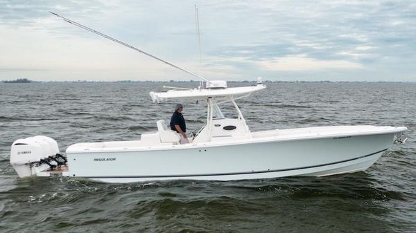Regulator 34 Center Console