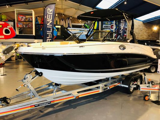 Bayliner VR6 Bowrider - main image