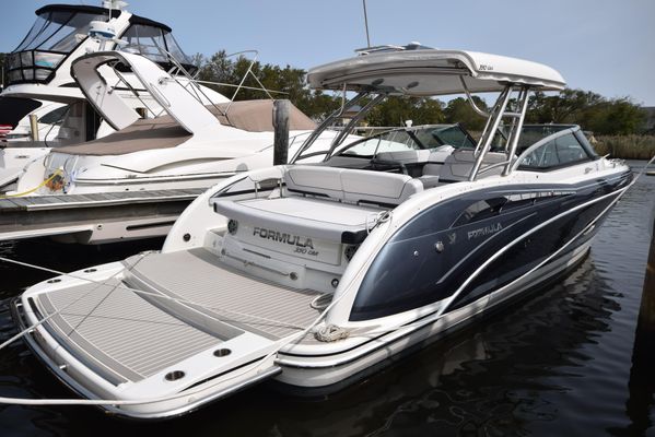 Formula 350 Crossover Bowrider - main image