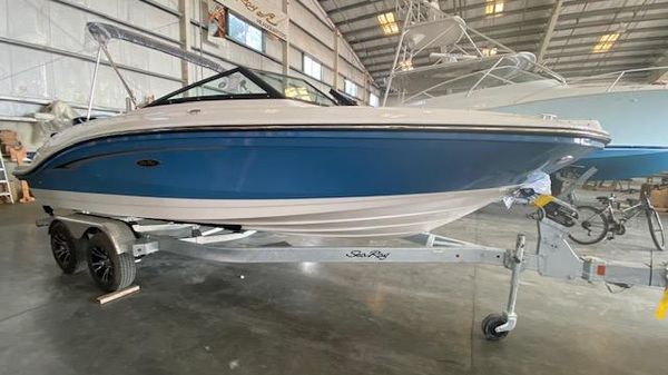 Sea Ray SPX 210 Outboard