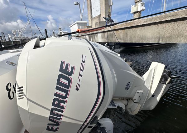 Boston-whaler 305-CONQUEST image