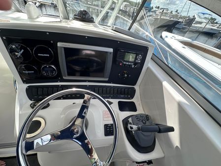 Boston-whaler 305-CONQUEST image